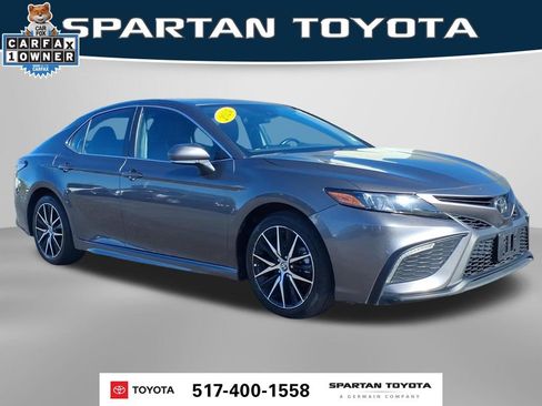 Used 2024 Toyota Camry SE FWD image 4
