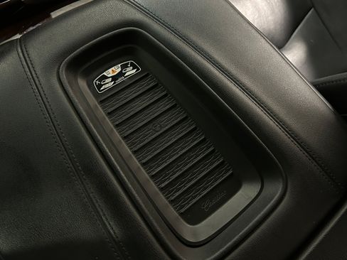 Used 2019 Cadillac Escalade ESV Premium Luxury AWD/4WD image 12