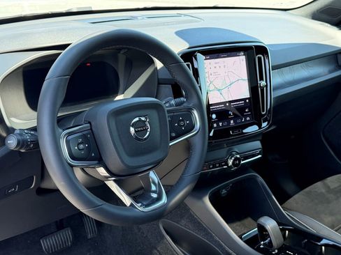 Certified 2023 Volvo C40 P8 Recharge Ultimate w/ Protection Package Premier AWD/4WD image 24