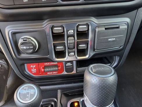 Used 2023 Jeep Gladiator Mojave w/ LED Lighting Group AWD/4WD image 14