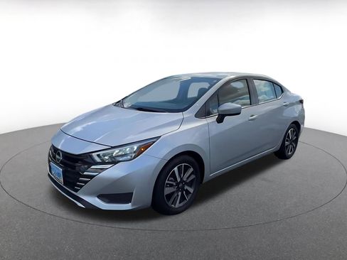 Used 2025 Nissan Versa SV FWD image 8