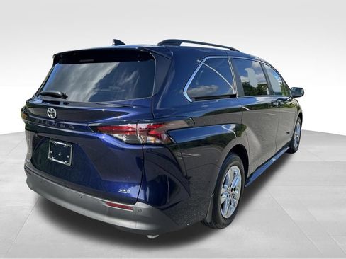 New 2026 Toyota Sienna XLE AWD/4WD image 5