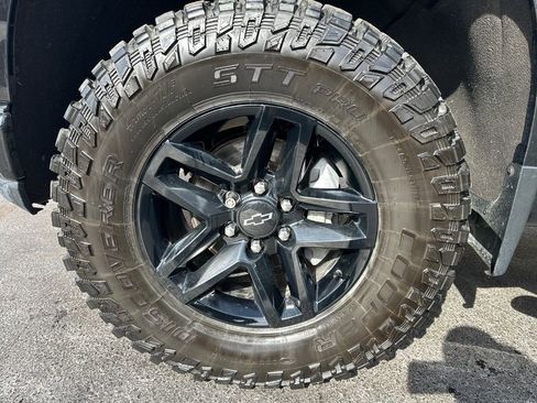 Used 2020 Chevrolet Silverado 1500 LT Trail Boss w/ Midnight Edition image 27