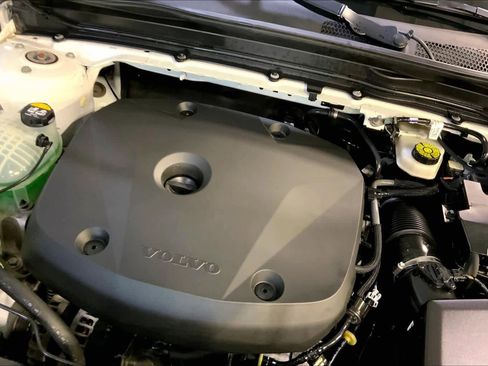 Used 2022 Volvo XC40 T5 R-Design w/ Advanced Package AWD/4WD image 33