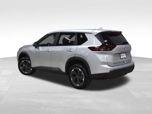 Used 2025 Nissan Rogue SV image 7