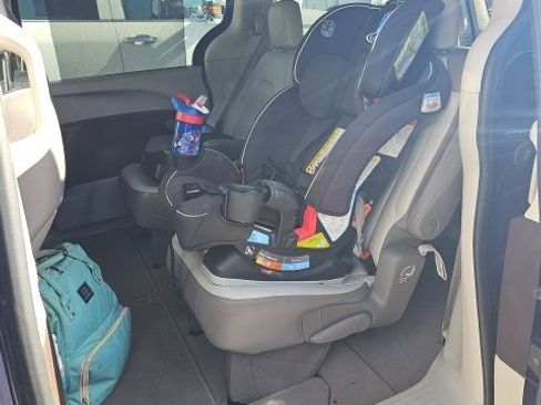 Used 2017 Chrysler Pacifica Touring-L image 9