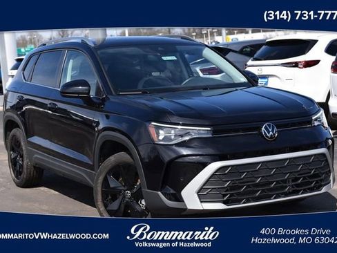Used 2025 Volkswagen Taos SE w/ Black Wheel Package image 1