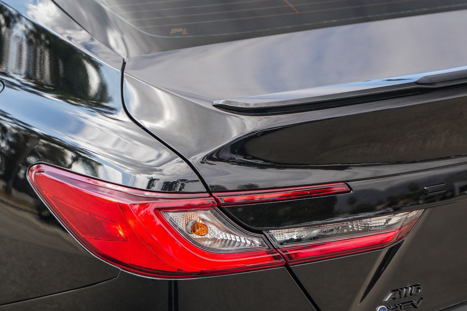 Used 2025 Toyota Camry SE AWD/4WD image 9