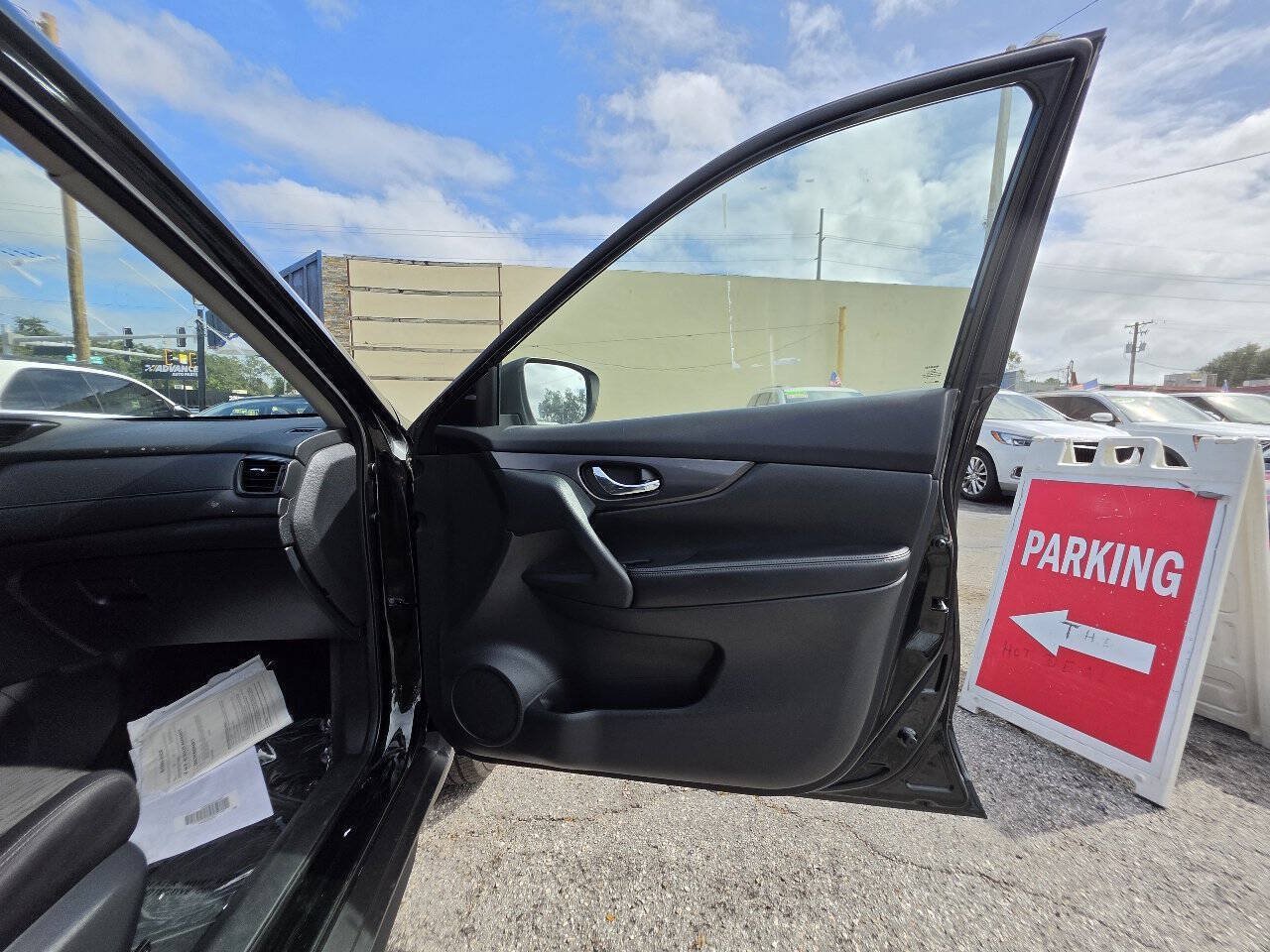 Used 2020 Nissan Rogue SV AWD/4WD image 16