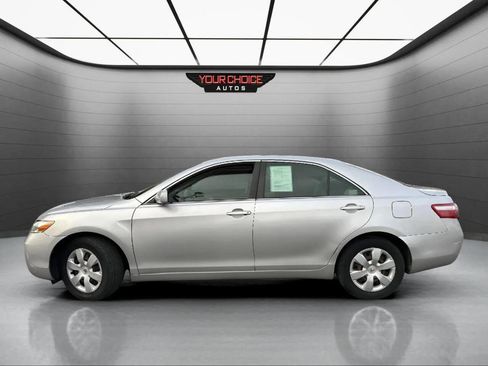 Used 2009 Toyota Camry image 2