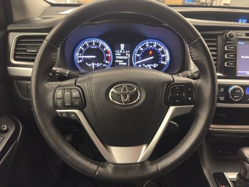 Used 2015 Toyota Highlander XLE image 25