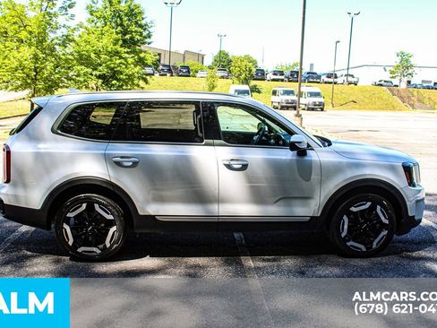 Used 2025 Kia Telluride S FWD image 9