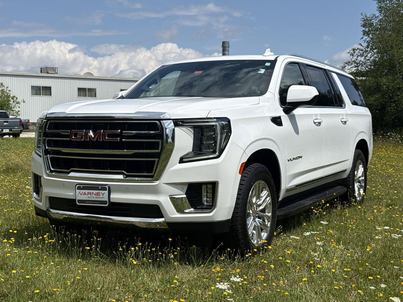 Used 2023 GMC Yukon XL SLT AWD/4WD image 1