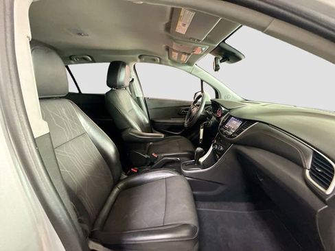 Used 2021 Chevrolet Trax LT image 26