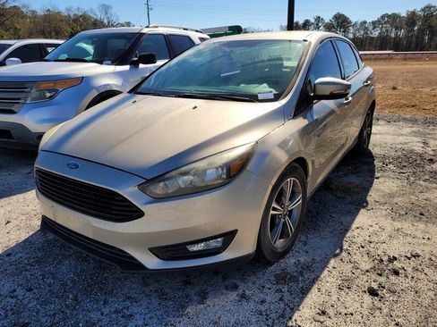 Used 2017 Ford Focus SE image 5