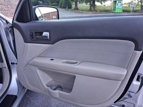 Used 2010 Ford Fusion S FWD image 19