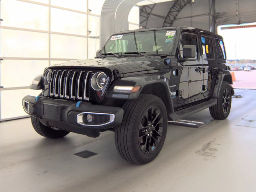 Used 2023 Jeep Wrangler Unlimited Sahara w/ Cold Weather Group AWD/4WD image 1
