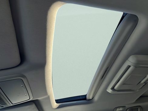 Used 2018 Honda Pilot Elite image 17