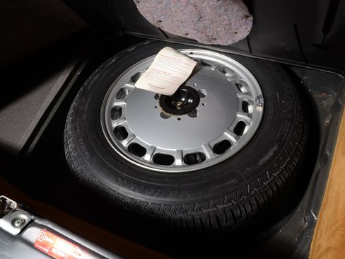 Used 1987 Mercedes-Benz 560 SL image 34