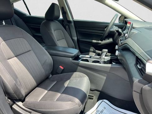 Used 2024 Nissan Altima 2.5 SV FWD image 15