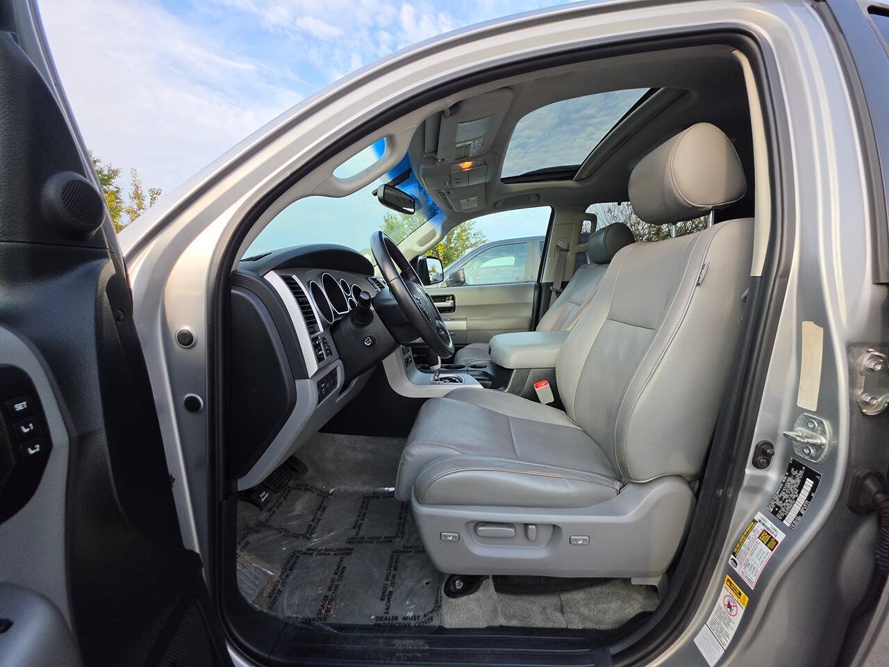 Used 2008 Toyota Sequoia Platinum w/ Cold Area Pkg AWD/4WD image 9