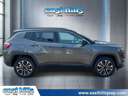Used 2023 Jeep Compass Limited AWD/4WD image 2