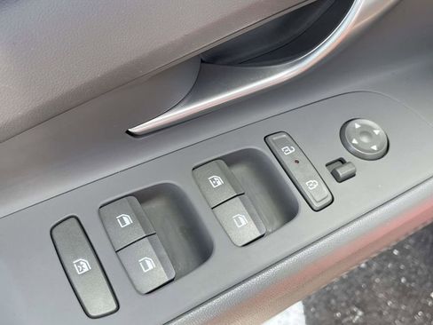 Certified 2025 Hyundai Elantra SEL FWD image 14