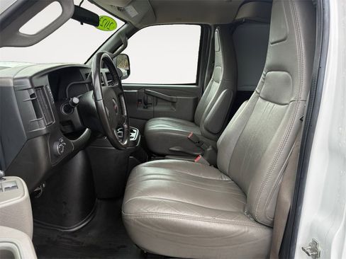 Used 2023 GMC Savana 2500 Extended w/ Driver Convenience Package image 9