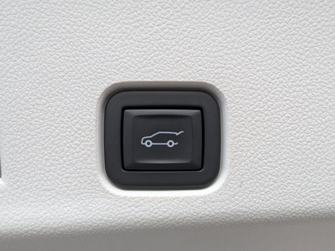 Used 2024 GMC Acadia Denali w/ Super Cruise Package image 21