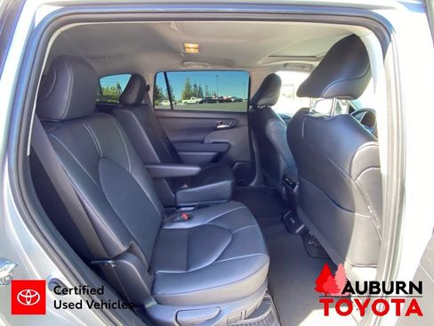Certified 2024 Toyota Highlander XLE AWD/4WD image 19
