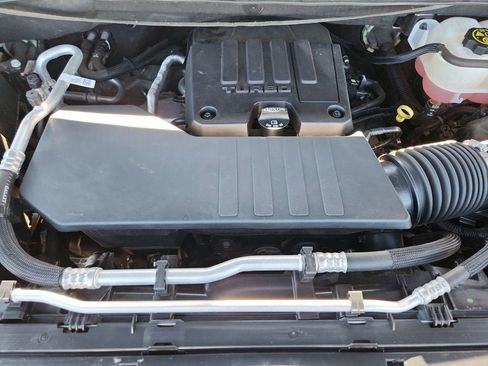 Used 2023 Chevrolet Silverado 1500 LT AWD/4WD image 18