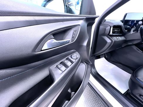 Used 2024 Buick Envista Sport Touring w/ Convenience I Package FWD image 12