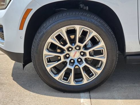 Used 2026 GMC Yukon Denali w/ Sun & Power Step Package AWD/4WD image 10