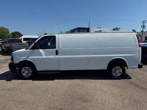 Used 2022 Chevrolet Express 3500 Extended w/ Driver Convenience Package RWD image 3