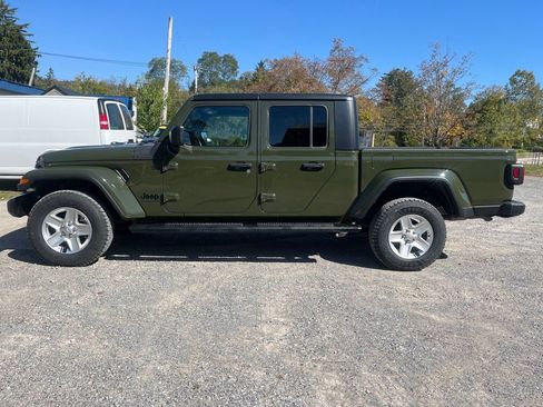 Used 2022 Jeep Gladiator Sport AWD/4WD image 10