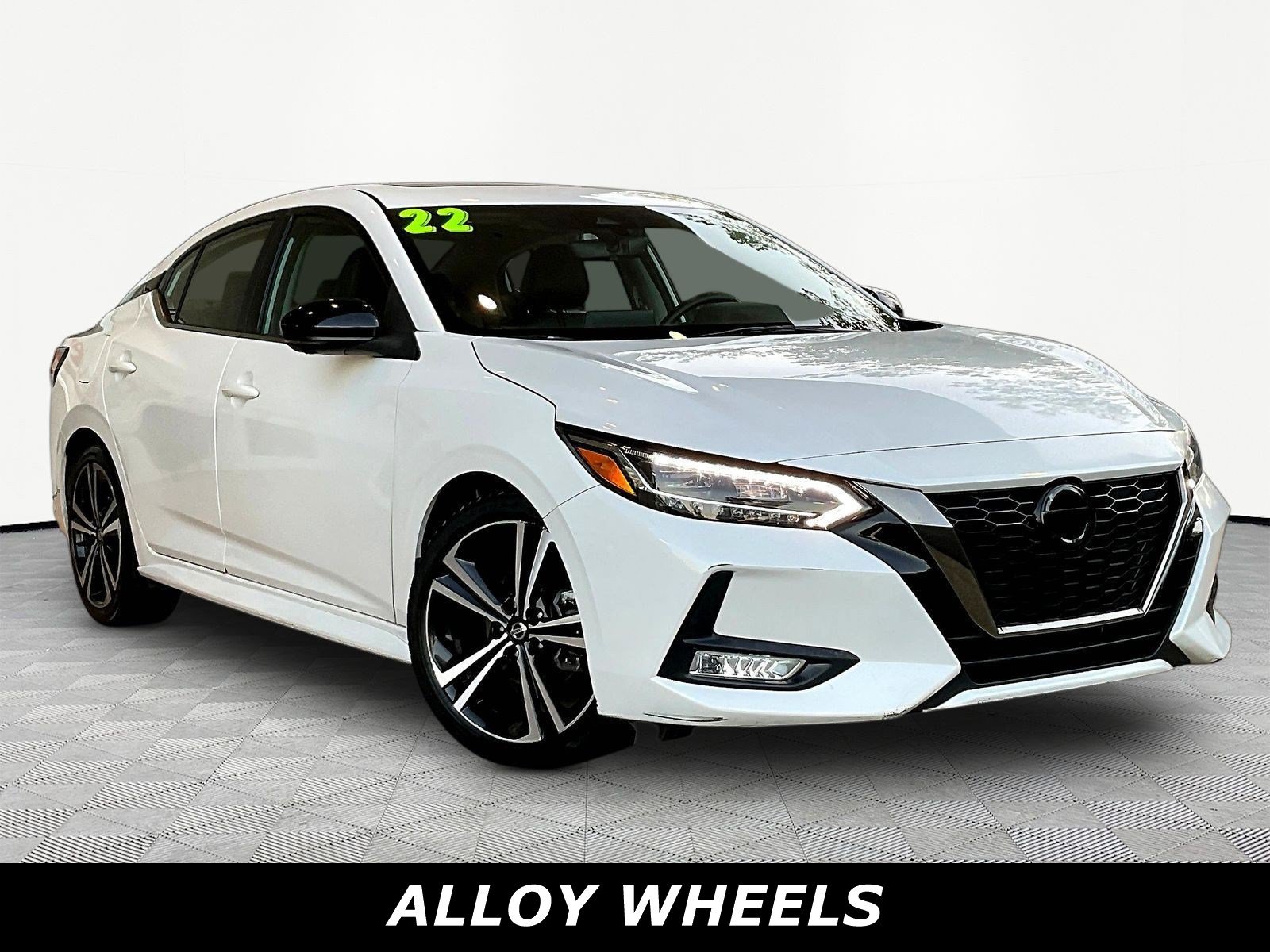 Used 2022 Nissan Sentra SR w/ SR Premium Package FWD image 3