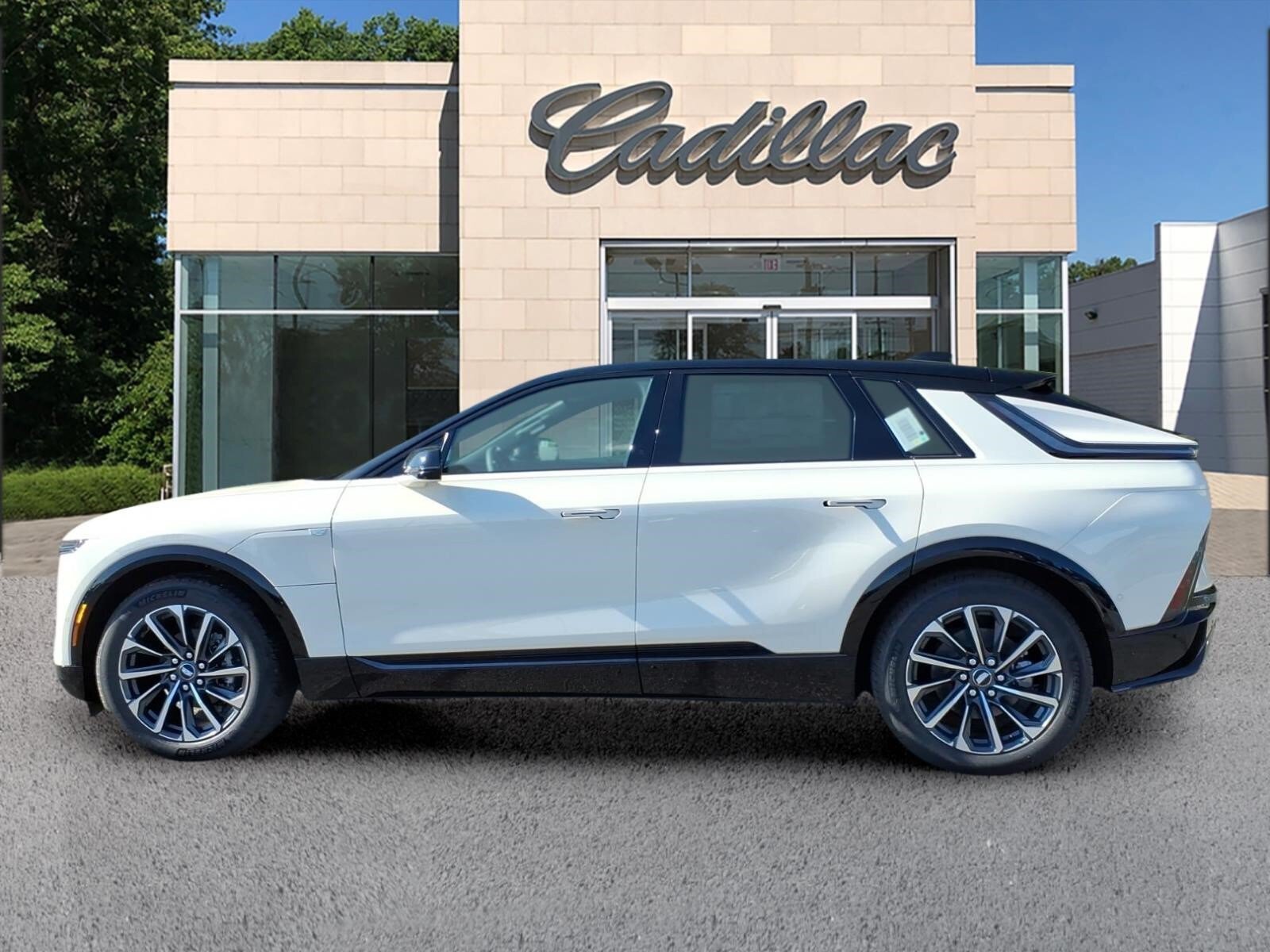 New 2027 Cadillac Lyriq Sport RWD image 2