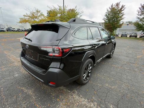 Used 2025 Subaru Outback Onyx Edition image 3