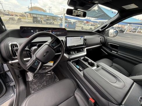 New 2026 Ford Expedition Platinum w/ Stealth Appearance Package image 17