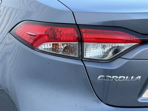 Used 2021 Toyota Corolla LE image 6