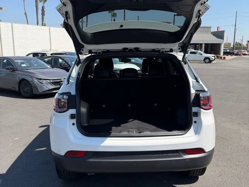 Used 2024 Jeep Compass Latitude AWD/4WD image 7