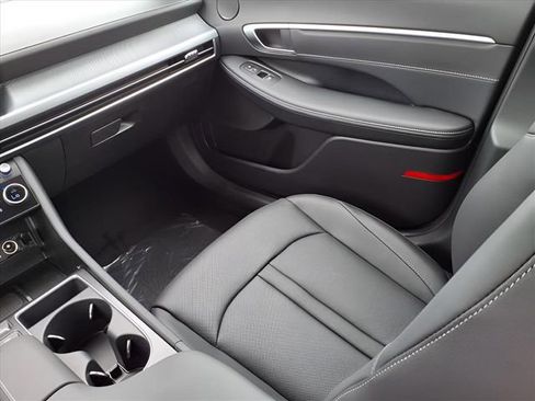 New 2025 Hyundai Sonata Limited image 16