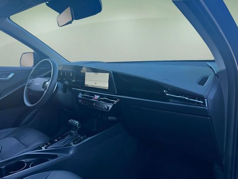 Used 2023 Kia Niro EX Touring image 20