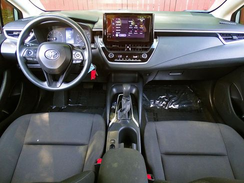 Used 2024 Toyota Corolla LE FWD image 31