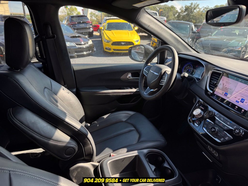 Used 2025 Chrysler Pacifica Select FWD image 27