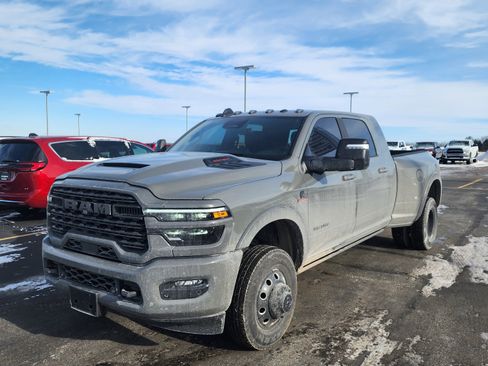 Used 2026 RAM 3500 Limited image 5