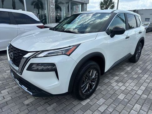Used 2023 Nissan Rogue S AWD/4WD image 3