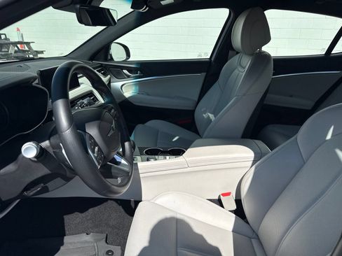 Used 2025 Genesis G70 2.5T RWD image 20