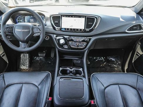 Used 2022 Chrysler Pacifica Limited w/ S Appearance Package FWD image 18