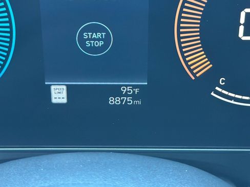 Used 2025 Hyundai Kona SEL FWD image 23